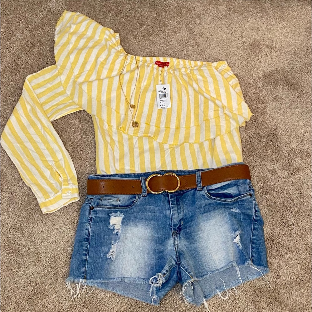 Bold Gold/White Saks Fifth Ave Off Shoulder top 🌟
